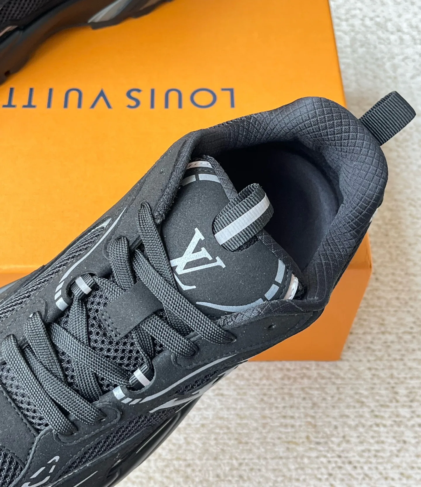Men's Sneakers LOUIS VUITTON 17972104