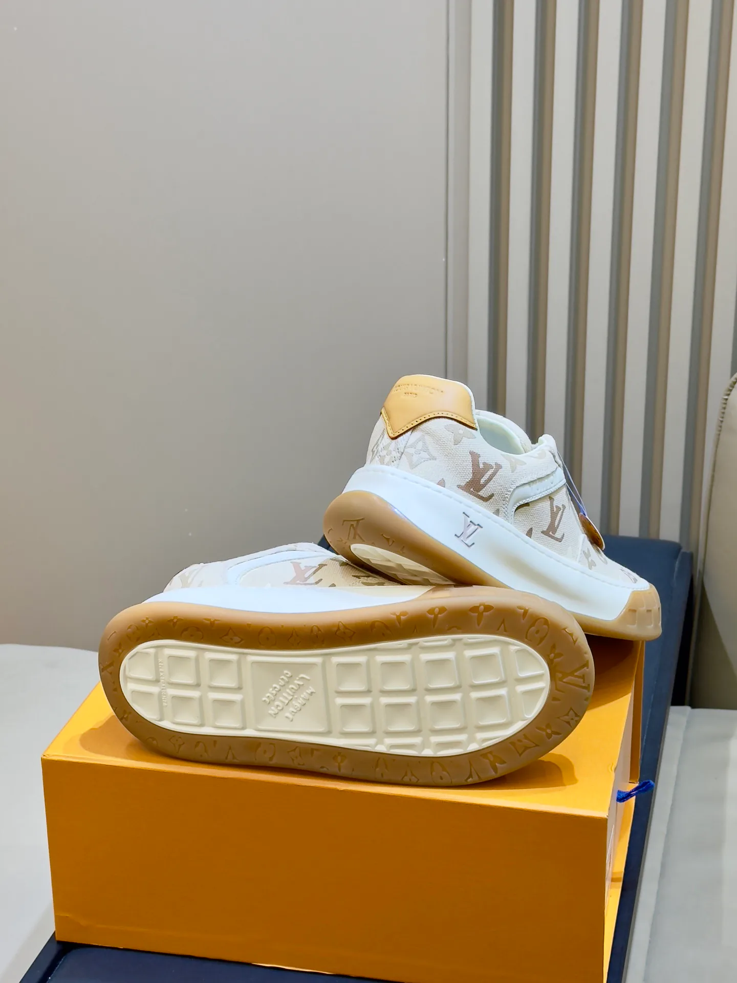 Men's Sneakers LOUIS VUITTON 18073515