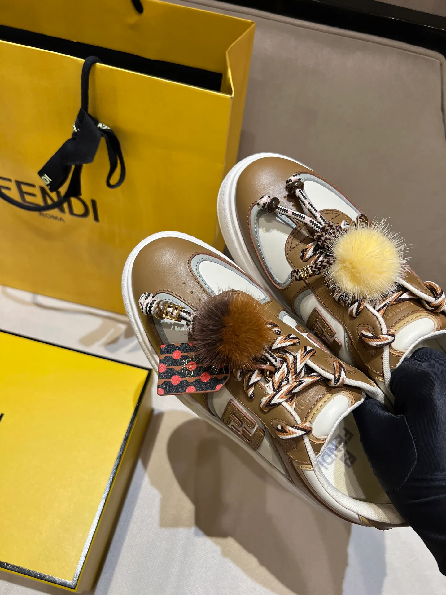 Women's Sneakers FENDI 18020657