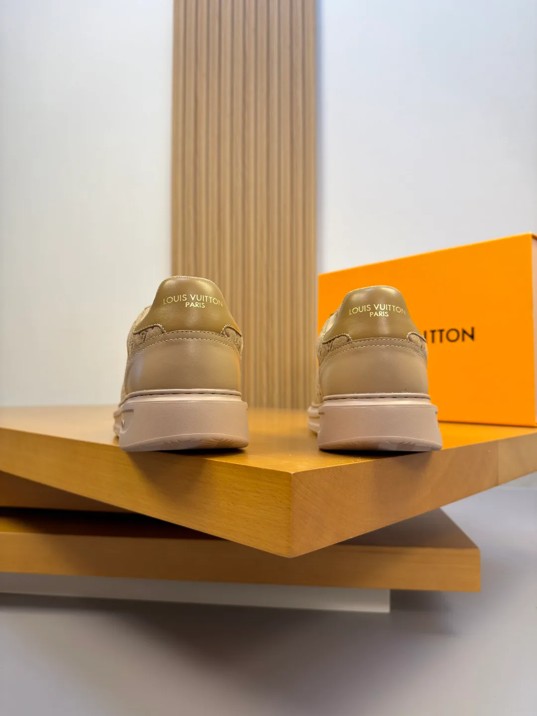 Women's Sneakers LOUIS VUITTON 17765804