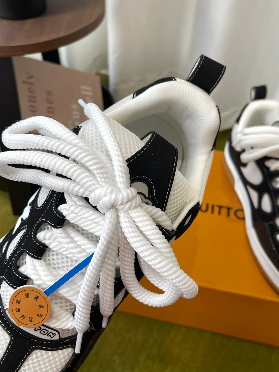 Women's Sneakers LOUIS VUITTON 18062838