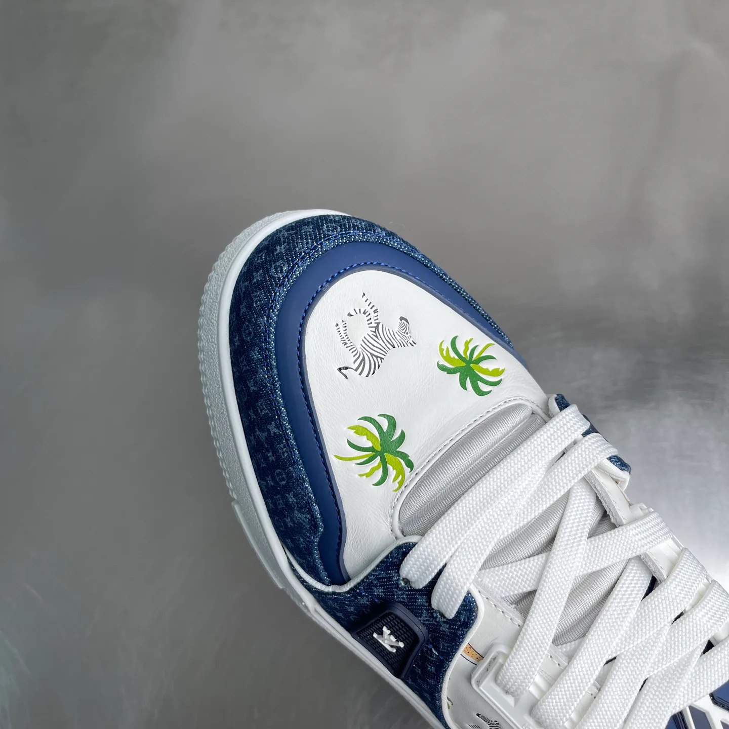 Men's Sneakers LOUIS VUITTON 18437396