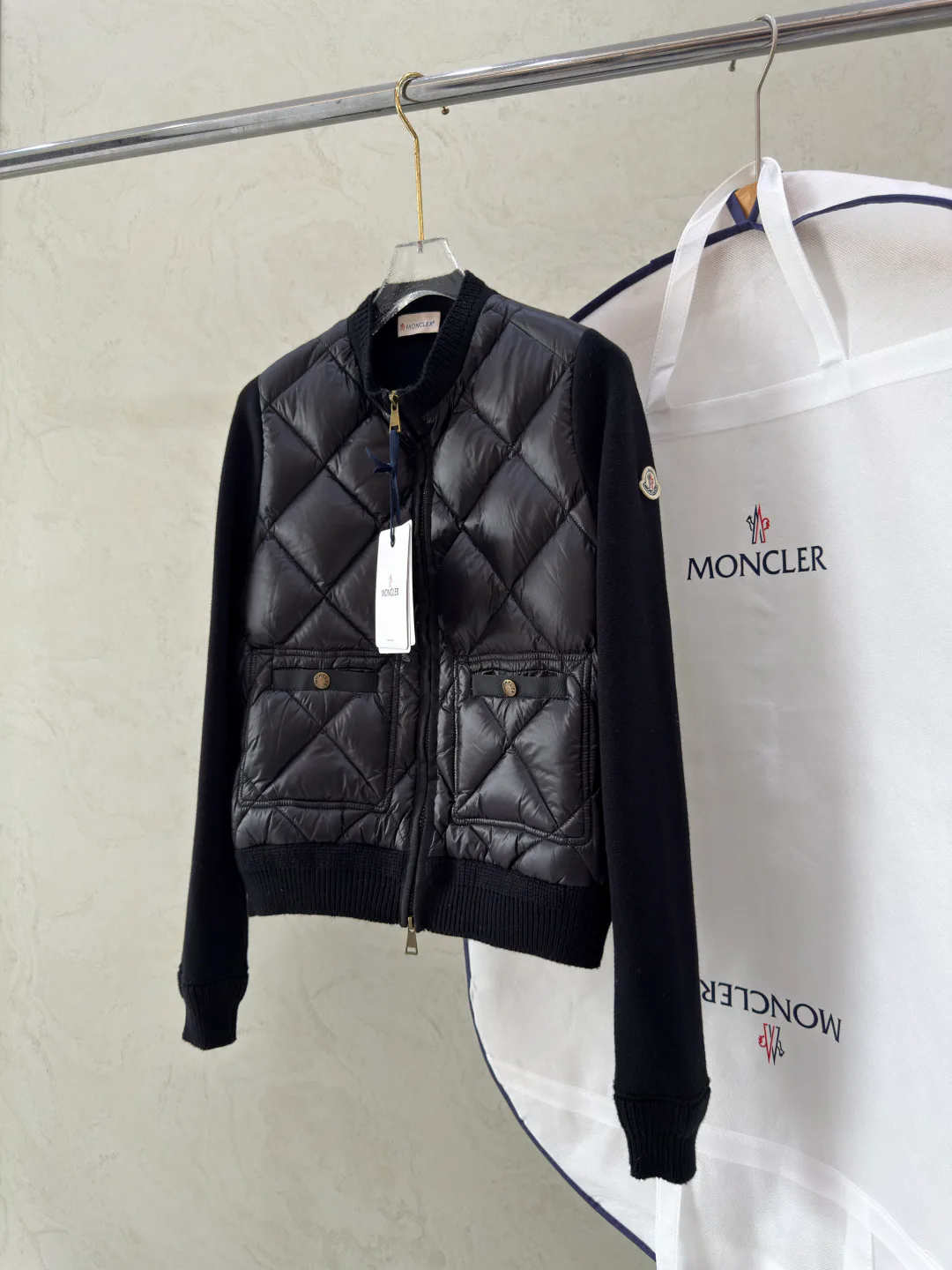 Куртки И Пуховики Мужские Moncler 18683840