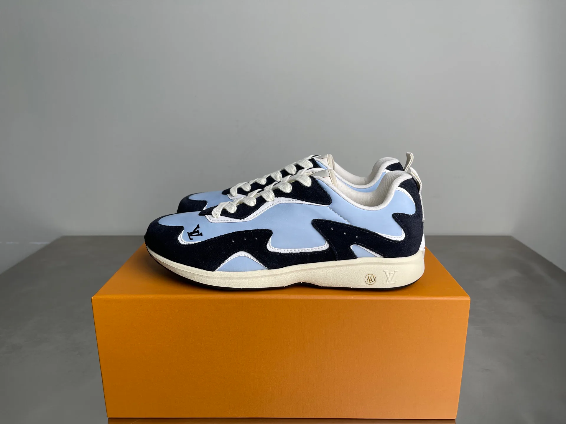 Men's Sneakers LOUIS VUITTON 17818958