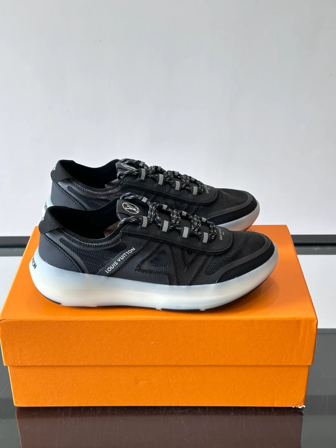 Men's Sneakers LOUIS VUITTON 17069297