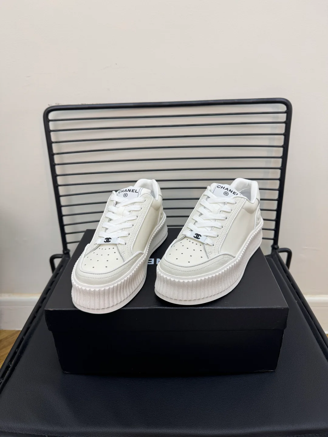 Women's Sneakers CHANEL 18025563