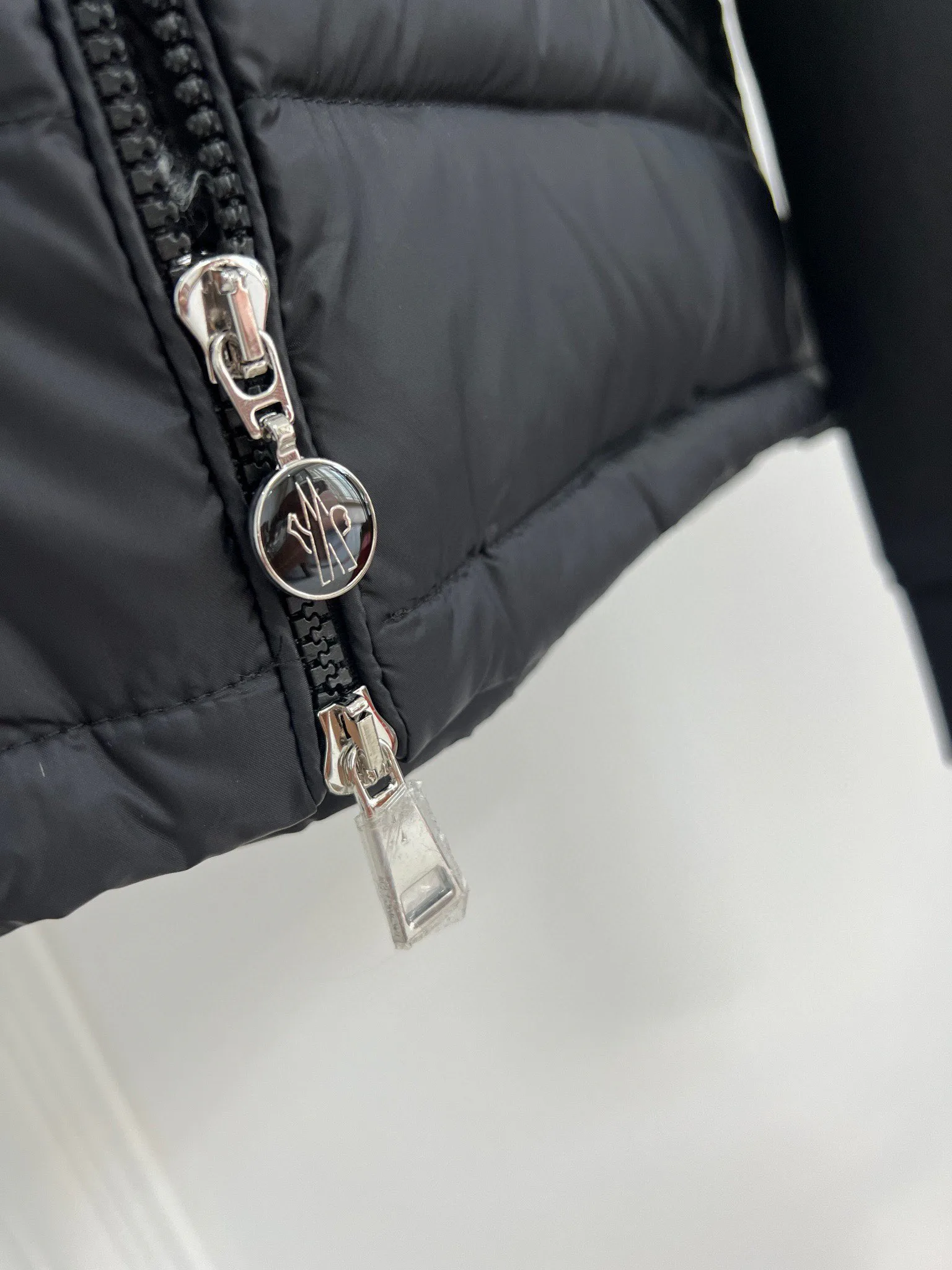 Women's Jackets And Down Jackets MONCLER 18416232