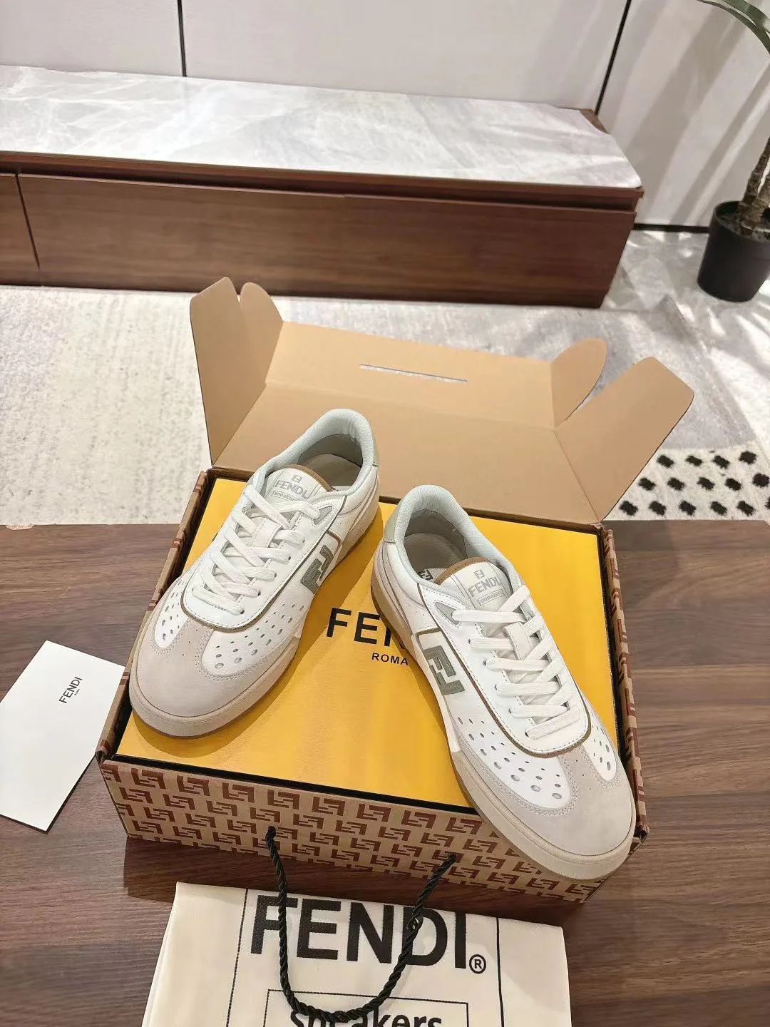 Women's Sneakers FENDI 18219519