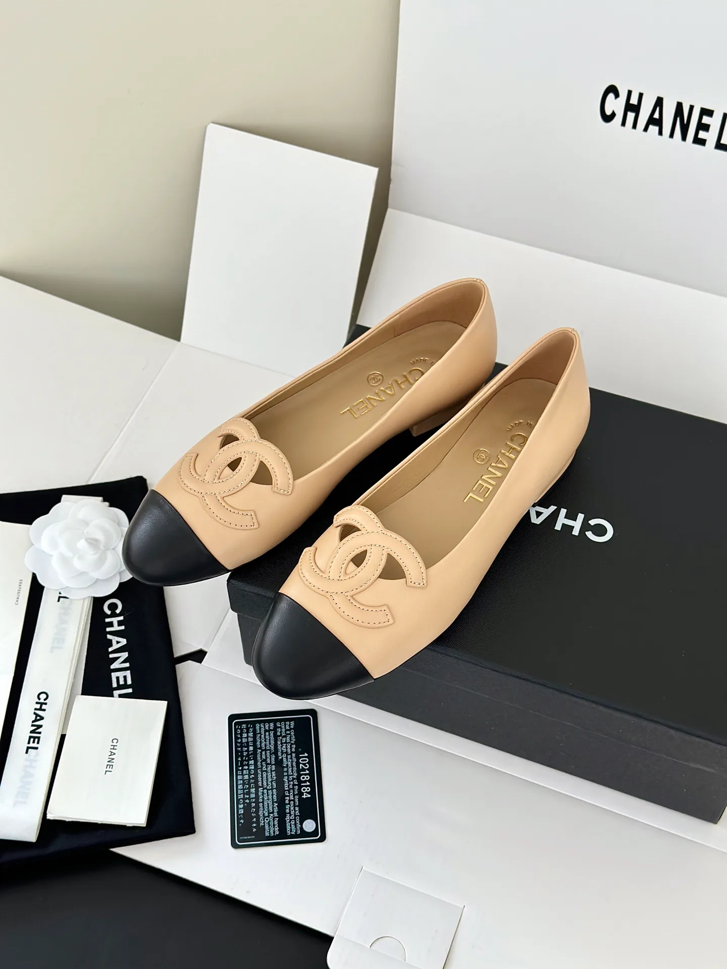 Women's Ballet Flats CHANEL 18143032