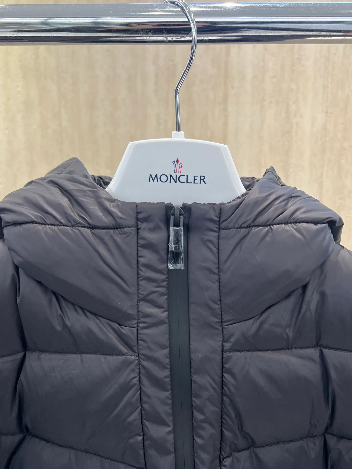 Women's Jackets And Down Jackets MONCLER 18302920