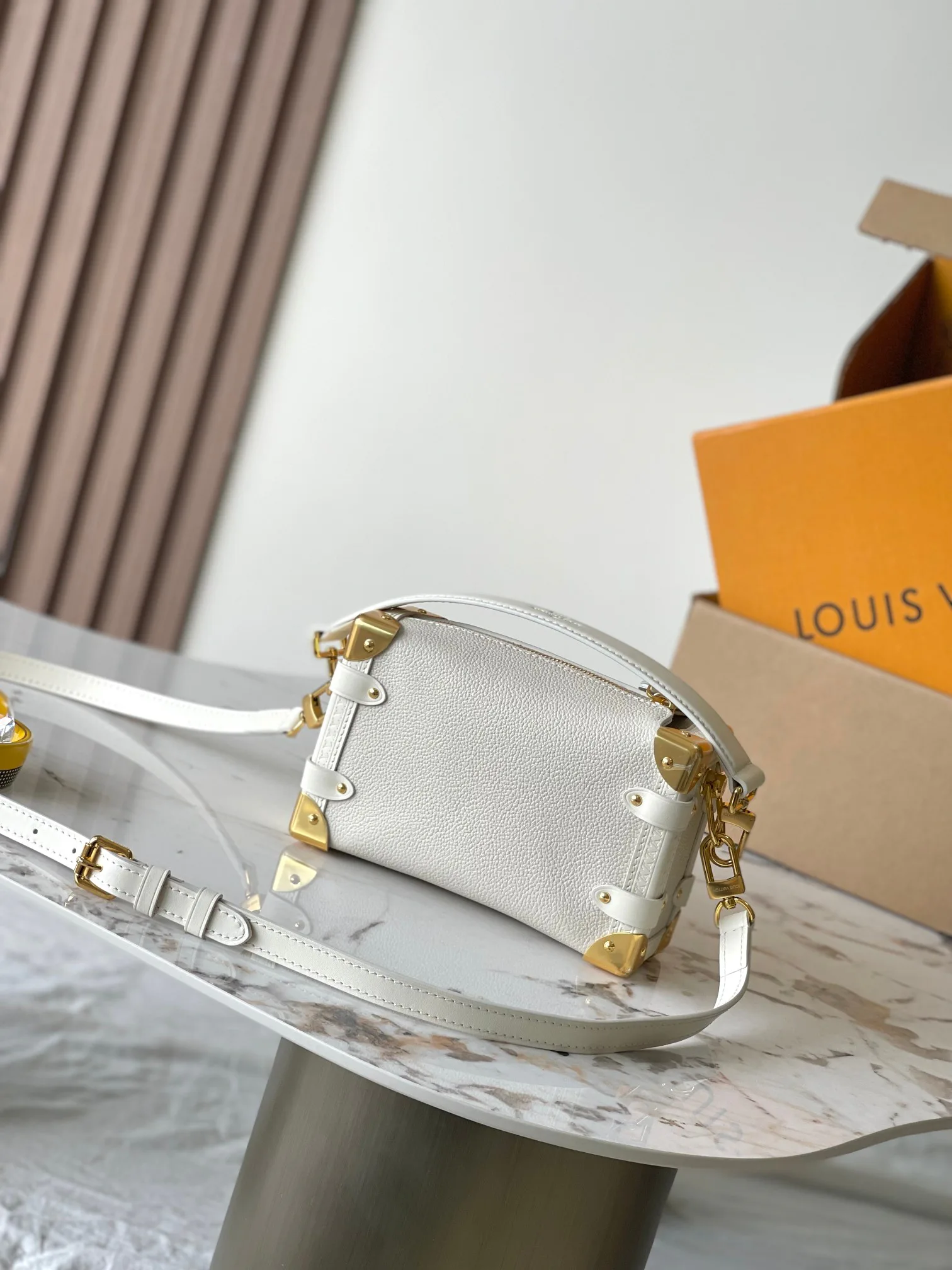 Women's Shoulder Bags LOUIS VUITTON 18170491