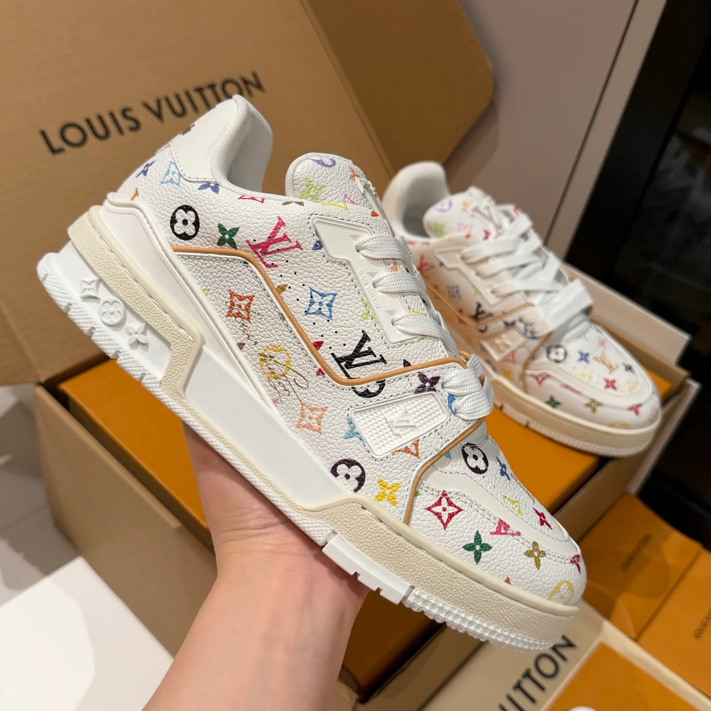 Women's Sneakers LOUIS VUITTON 18121549