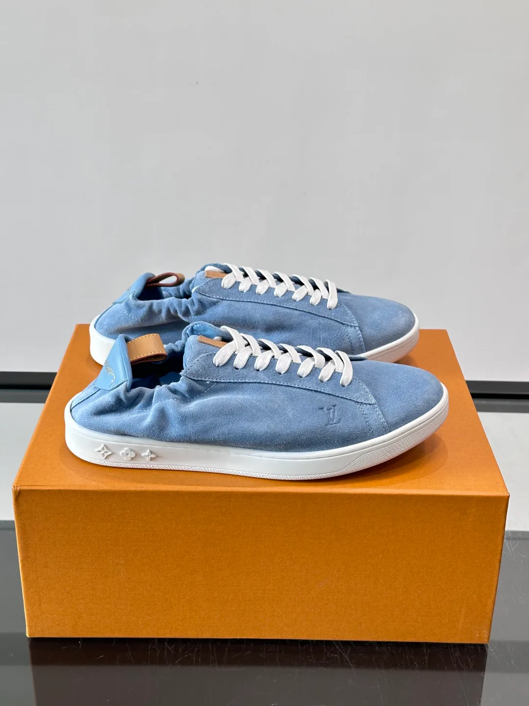 Men's Sneakers LOUIS VUITTON 18263699