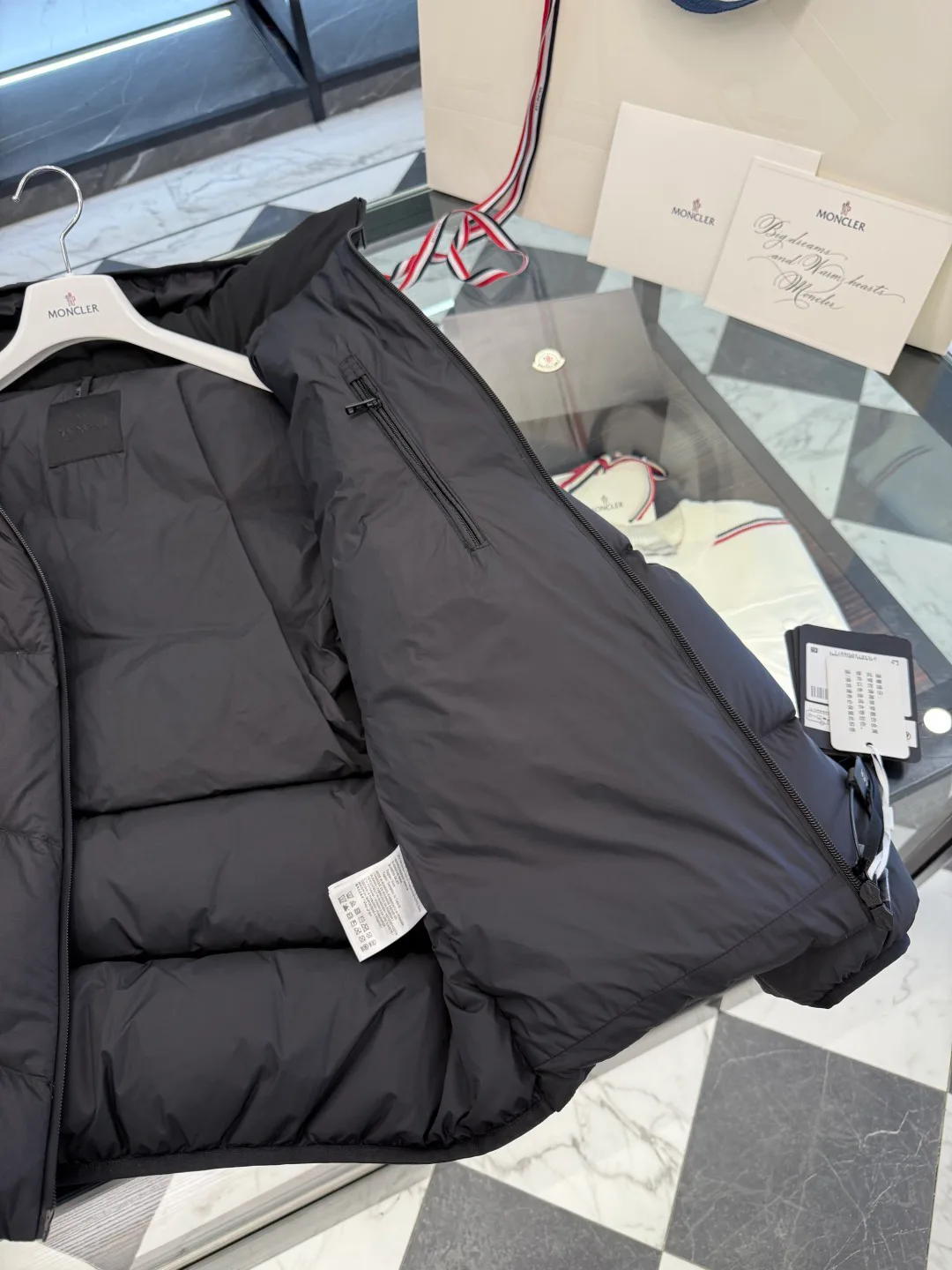 Women's Jackets And Down Jackets MONCLER 17864058