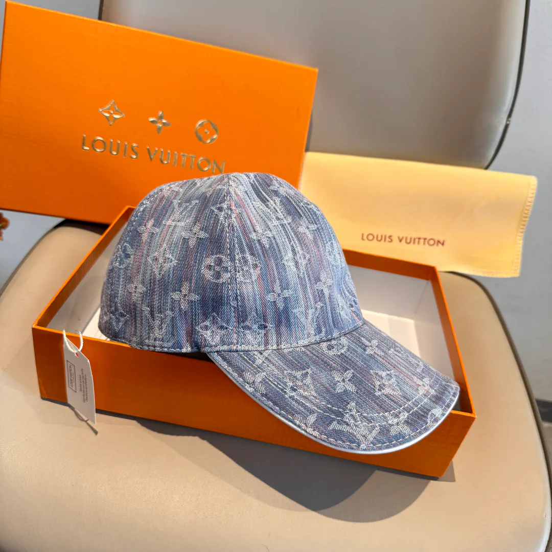 Hats LOUIS VUITTON 18105297