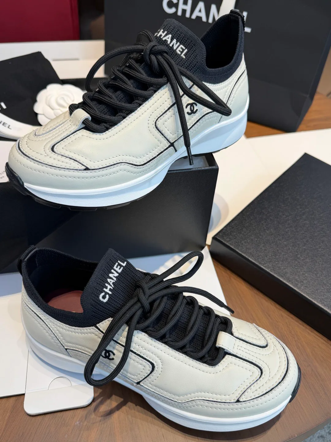 Women's Sneakers CHANEL 18067087