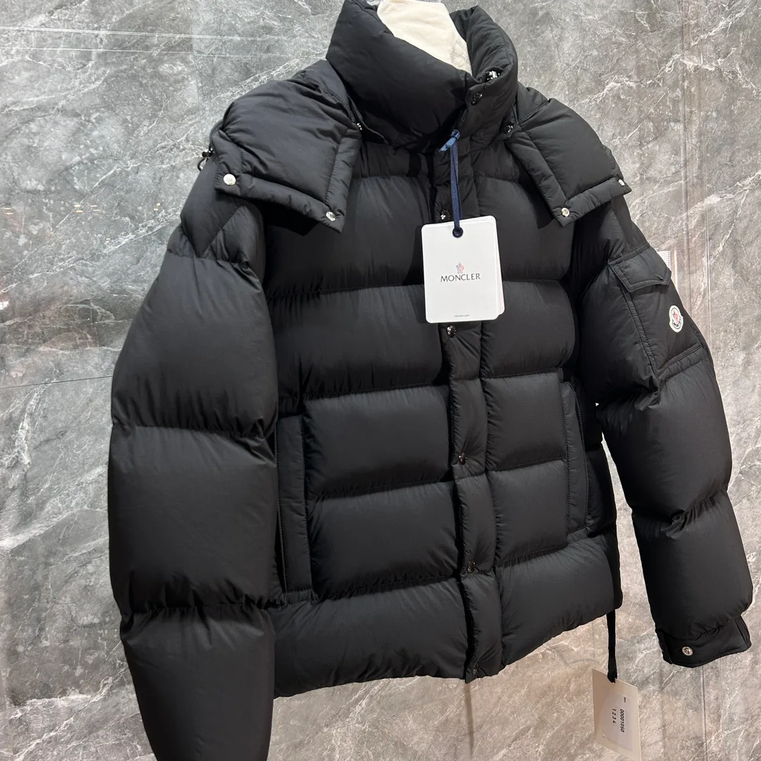Women's Jackets And Down Jackets MONCLER 18134087