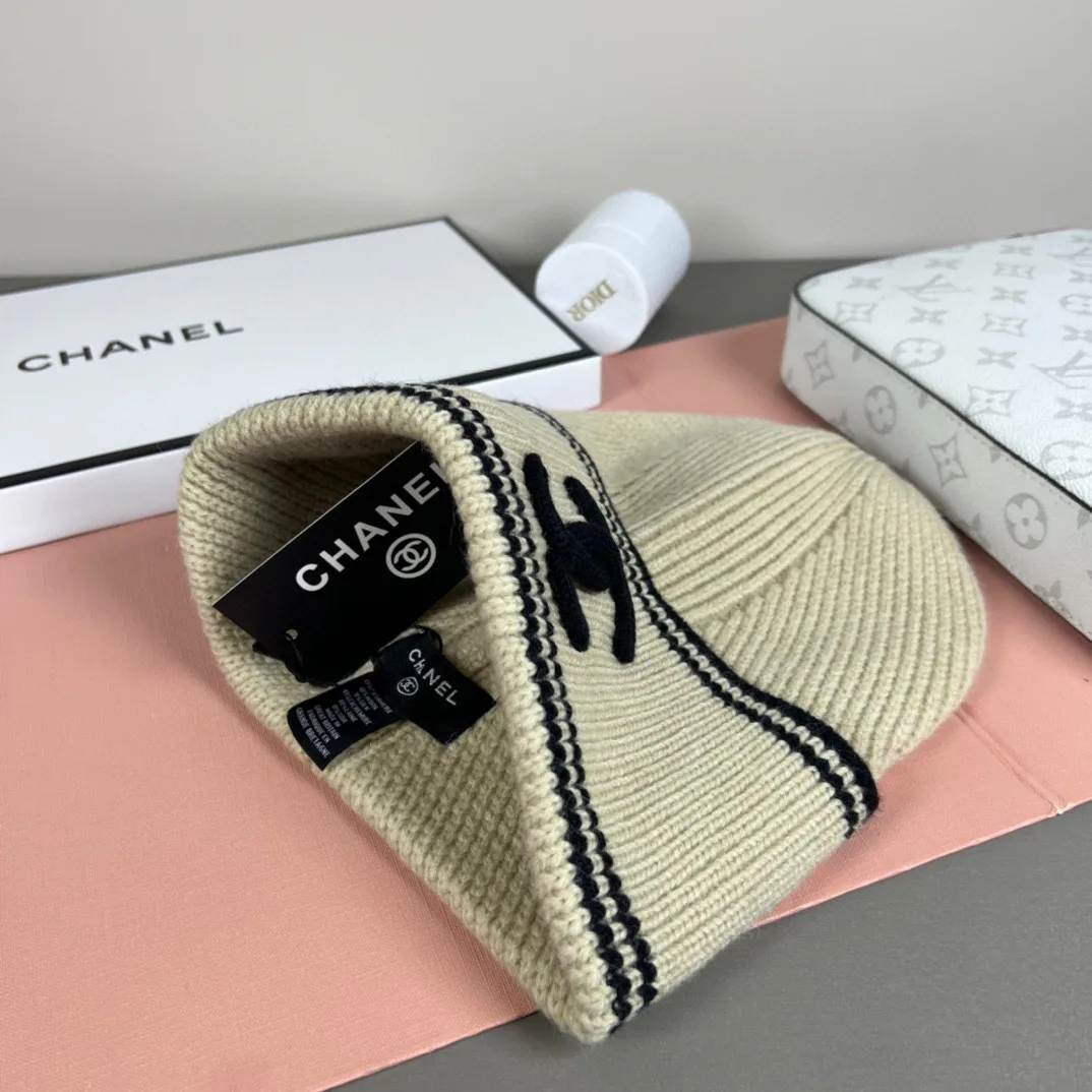 Hats CHANEL 18105738