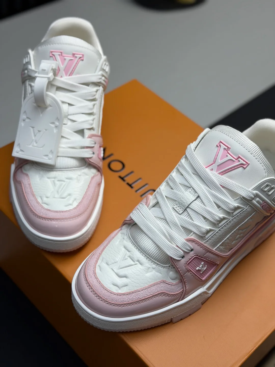 Women's Sneakers LOUIS VUITTON 18011596