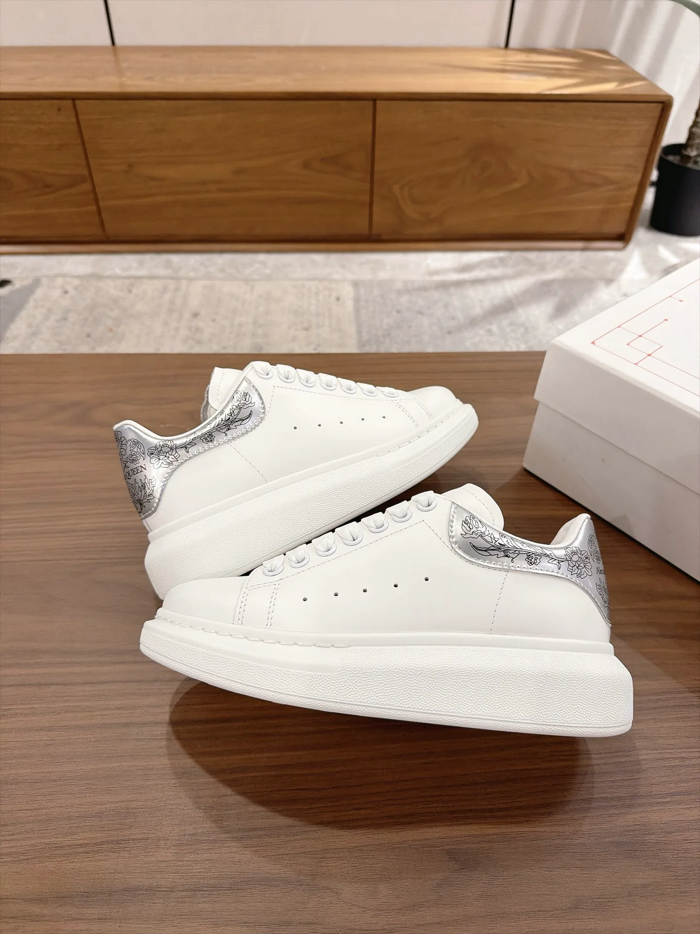 Women's Sneakers ALEXANDER MCQUEEN 18219644
