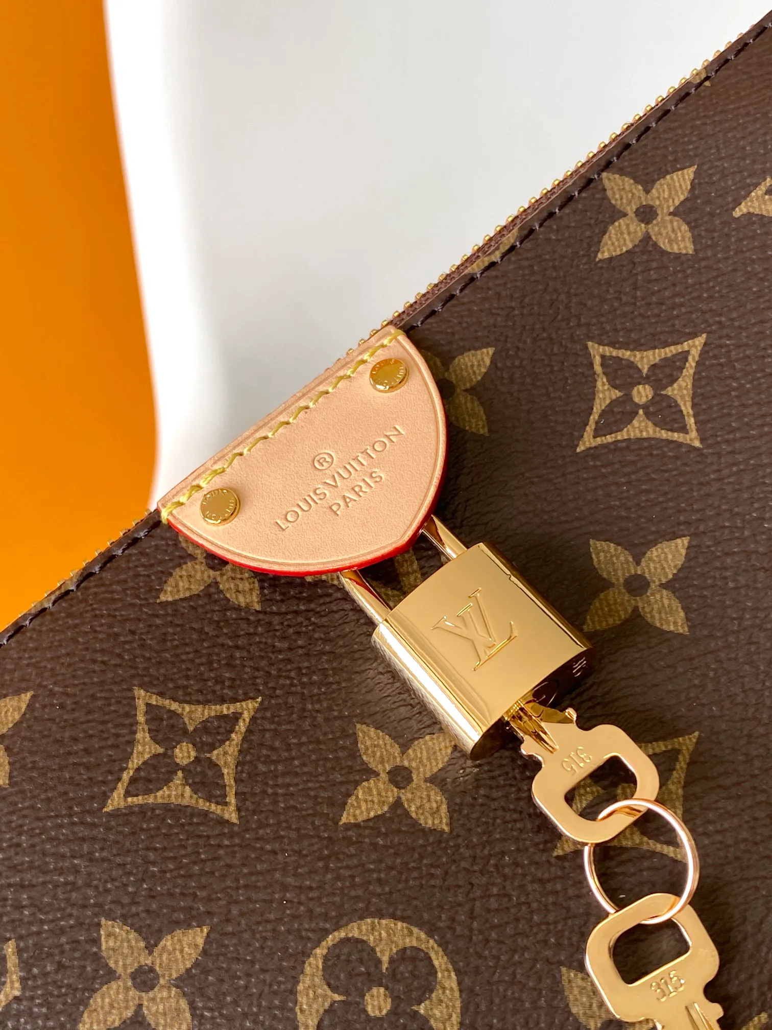 Women's Shoulder Bags LOUIS VUITTON 17949180