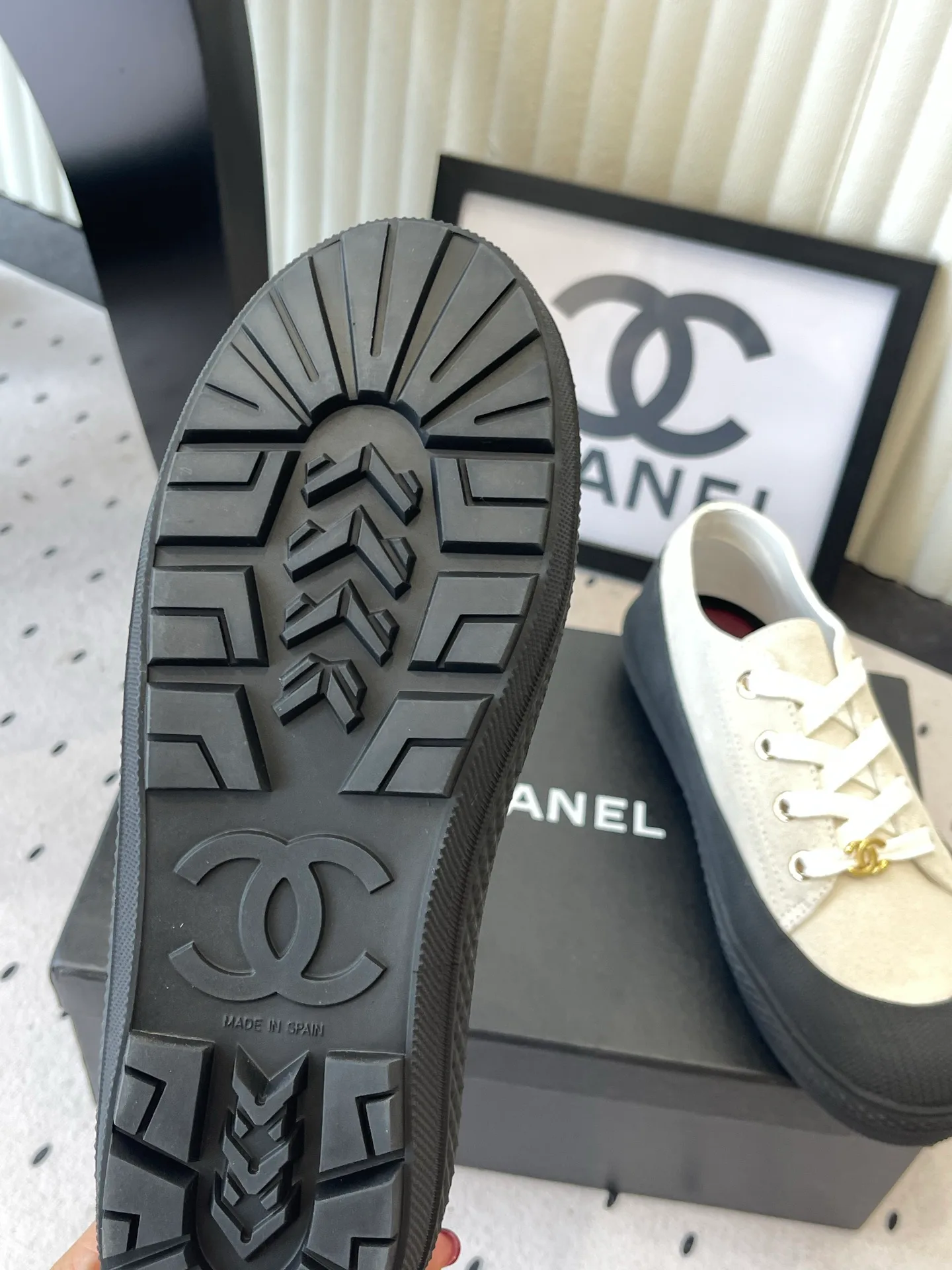 Women's Sneakers CHANEL 18069859
