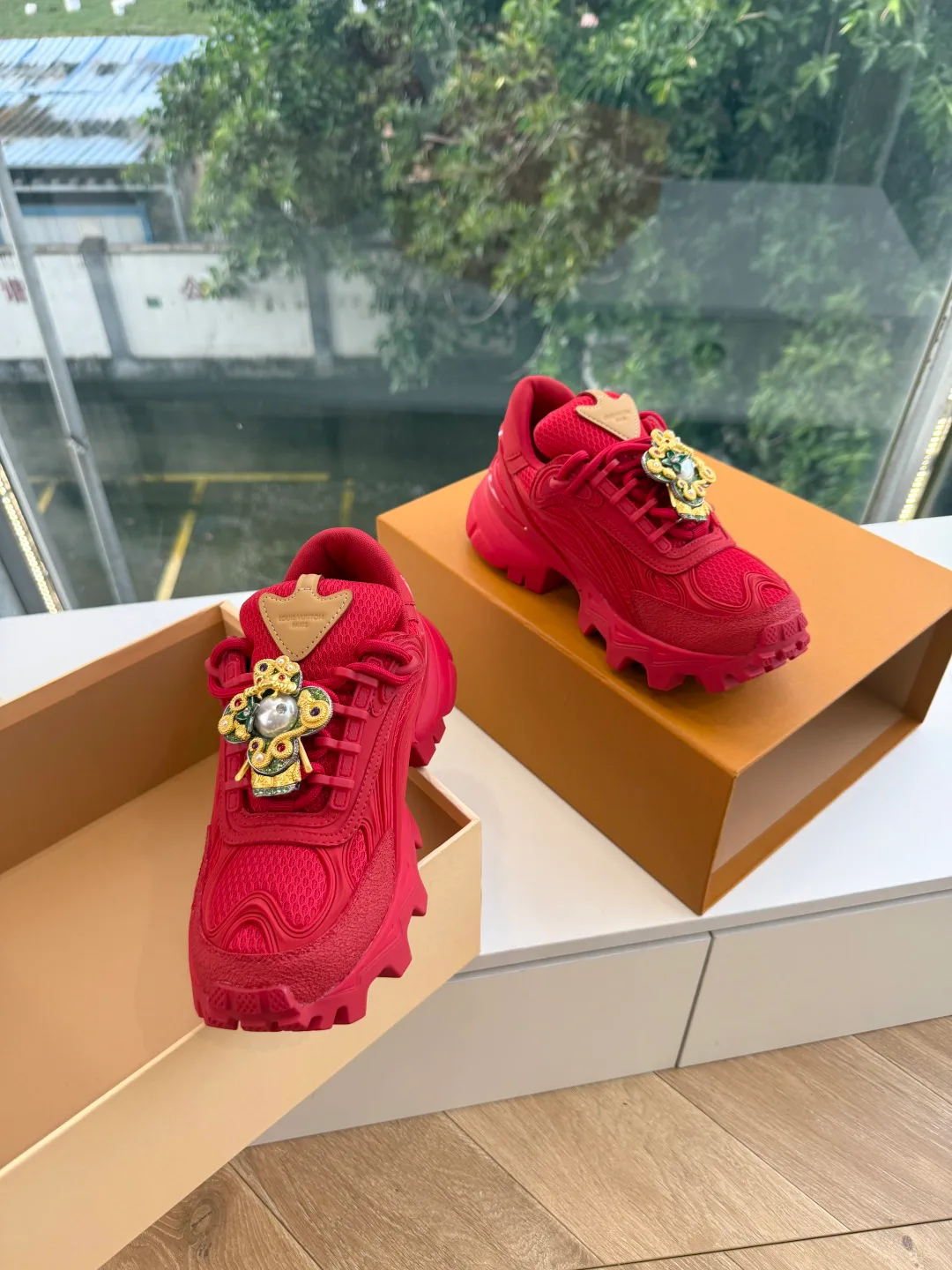 Women's Sneakers LOUIS VUITTON 18053494