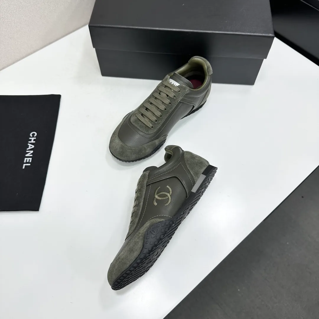 Women's Sneakers CHANEL 18083879