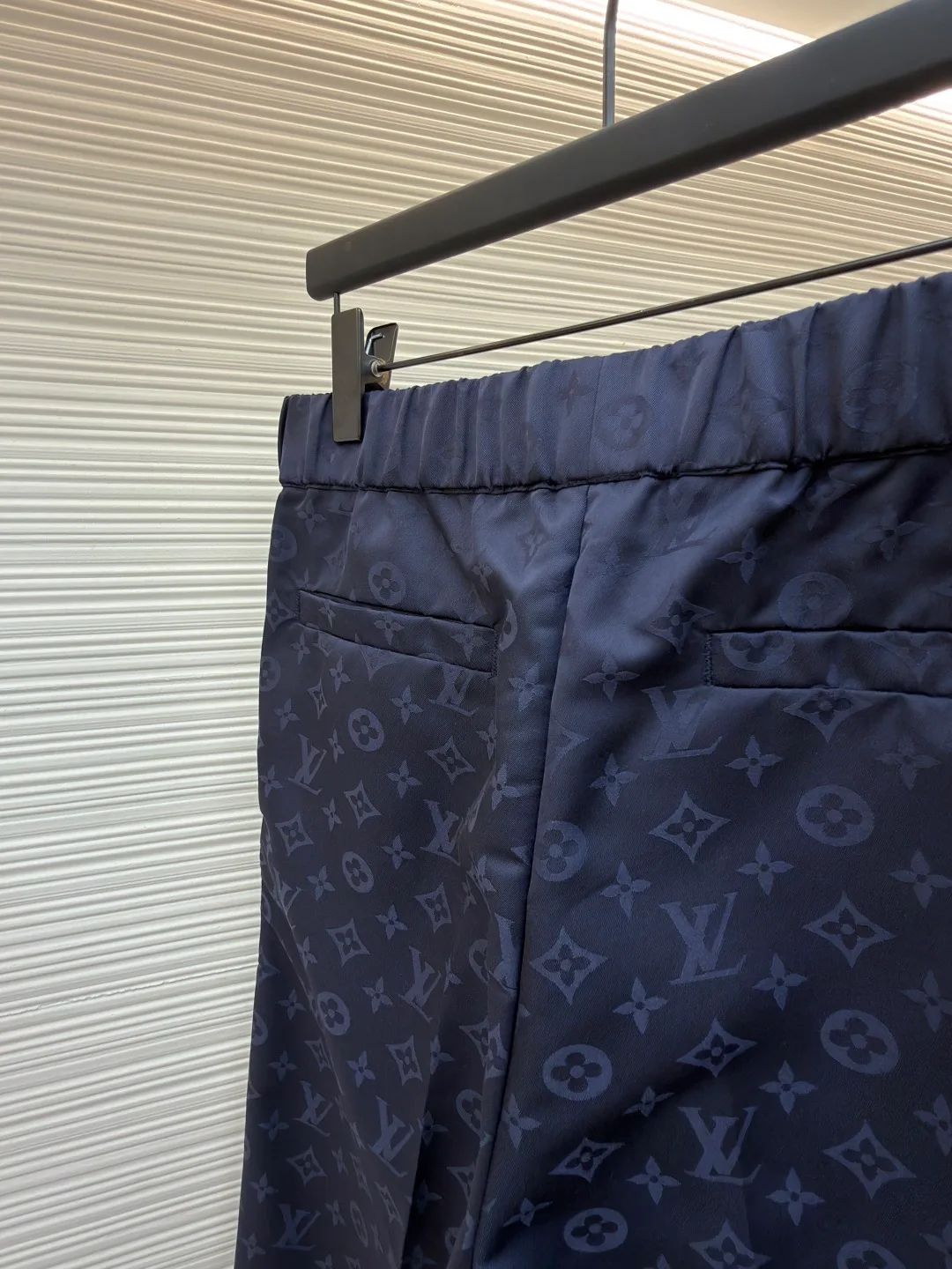 Men's Trousers LOUIS VUITTON 18260608
