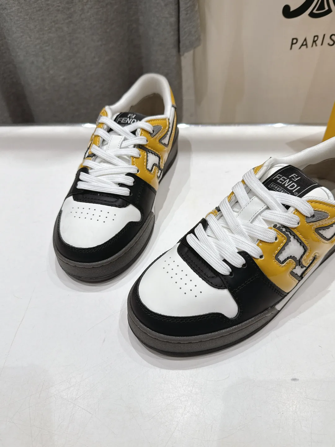 Women's Sneakers FENDI 17908429