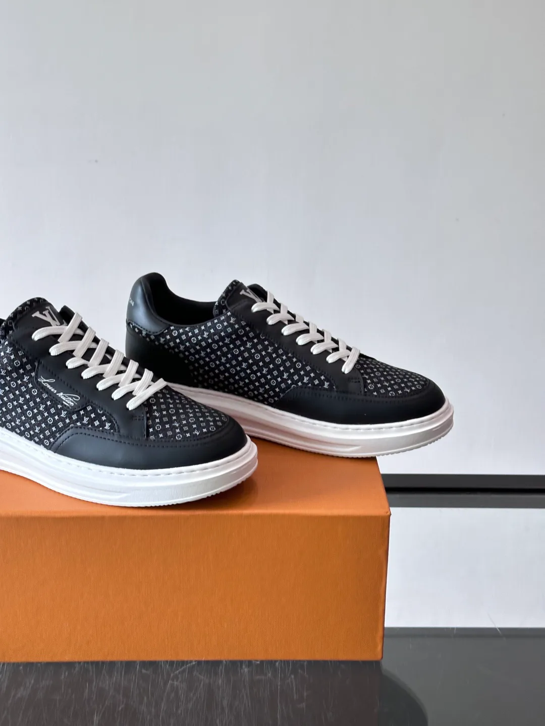 Women's Sneakers LOUIS VUITTON 18102291
