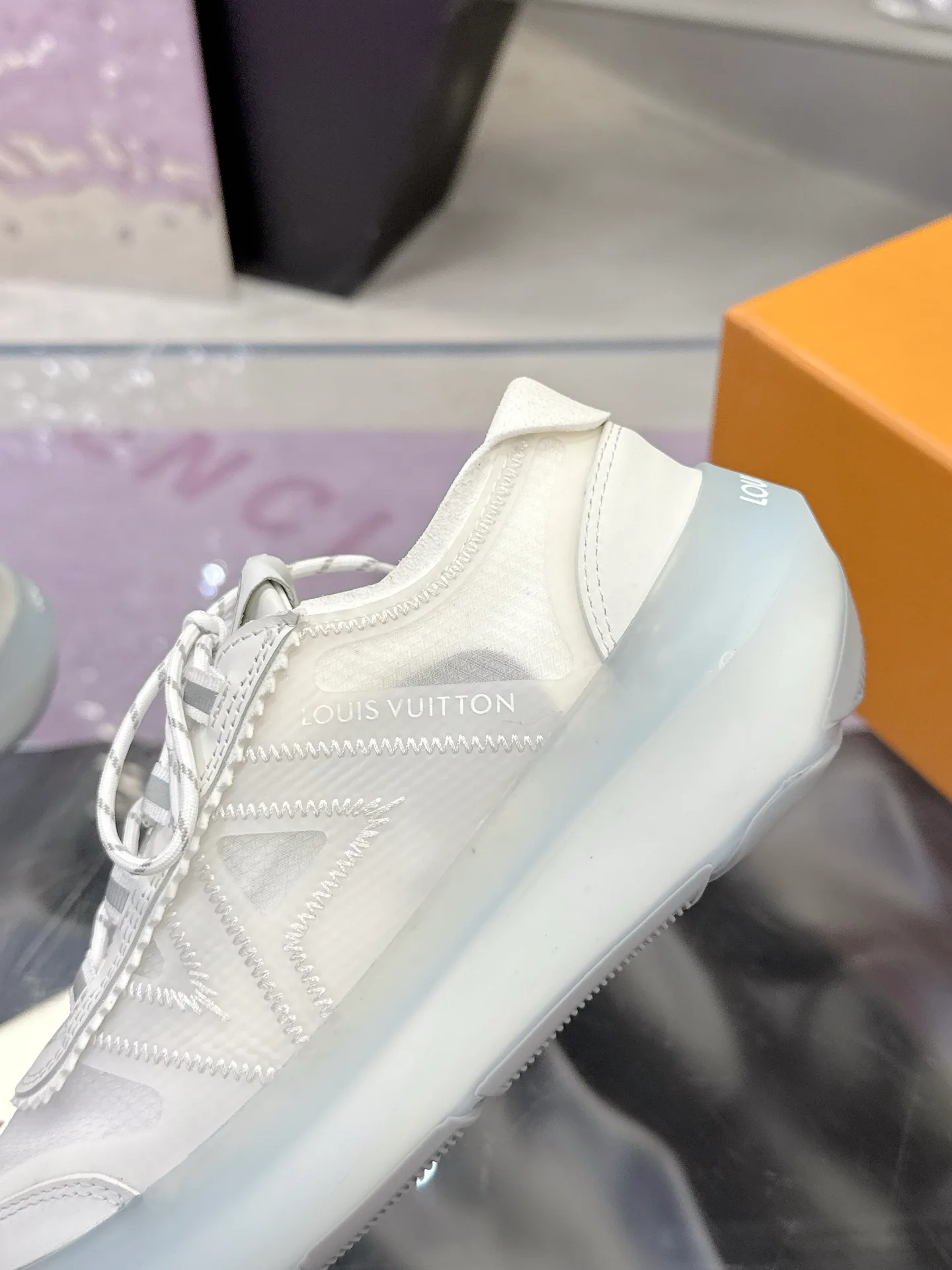 Women's Sneakers LOUIS VUITTON 17368529