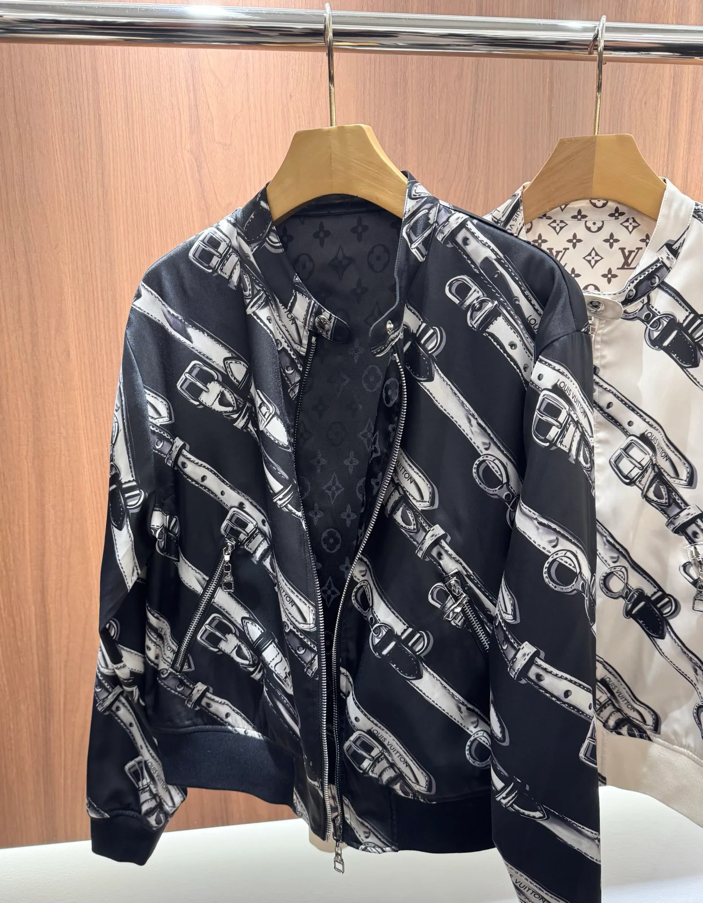 Women's Jackets And Down Jackets LOUIS VUITTON 18324288