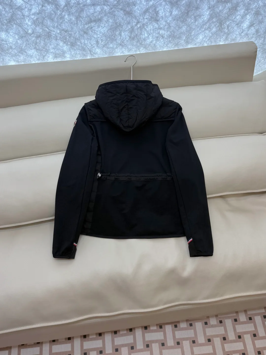 Women's Jackets And Down Jackets MONCLER 18512976