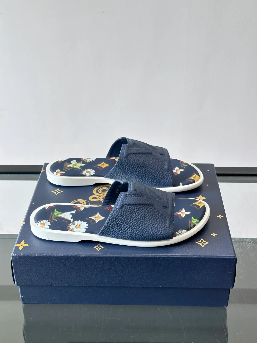 Women's Flip-Flops LOUIS VUITTON 17162802