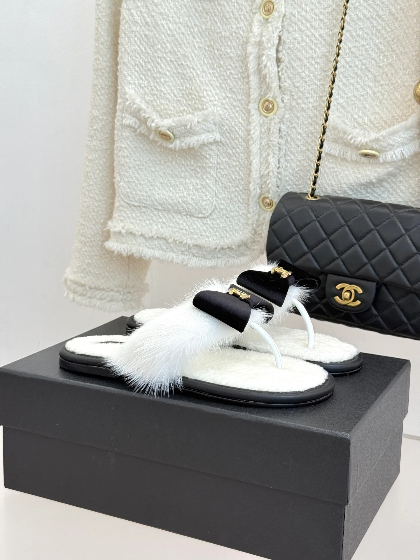 Women's Flip-Flops CHANEL 17827555