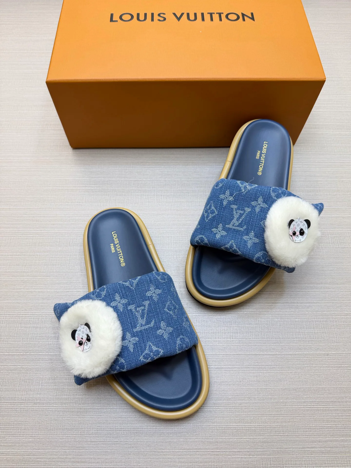Women's Flip-Flops LOUIS VUITTON 18011820