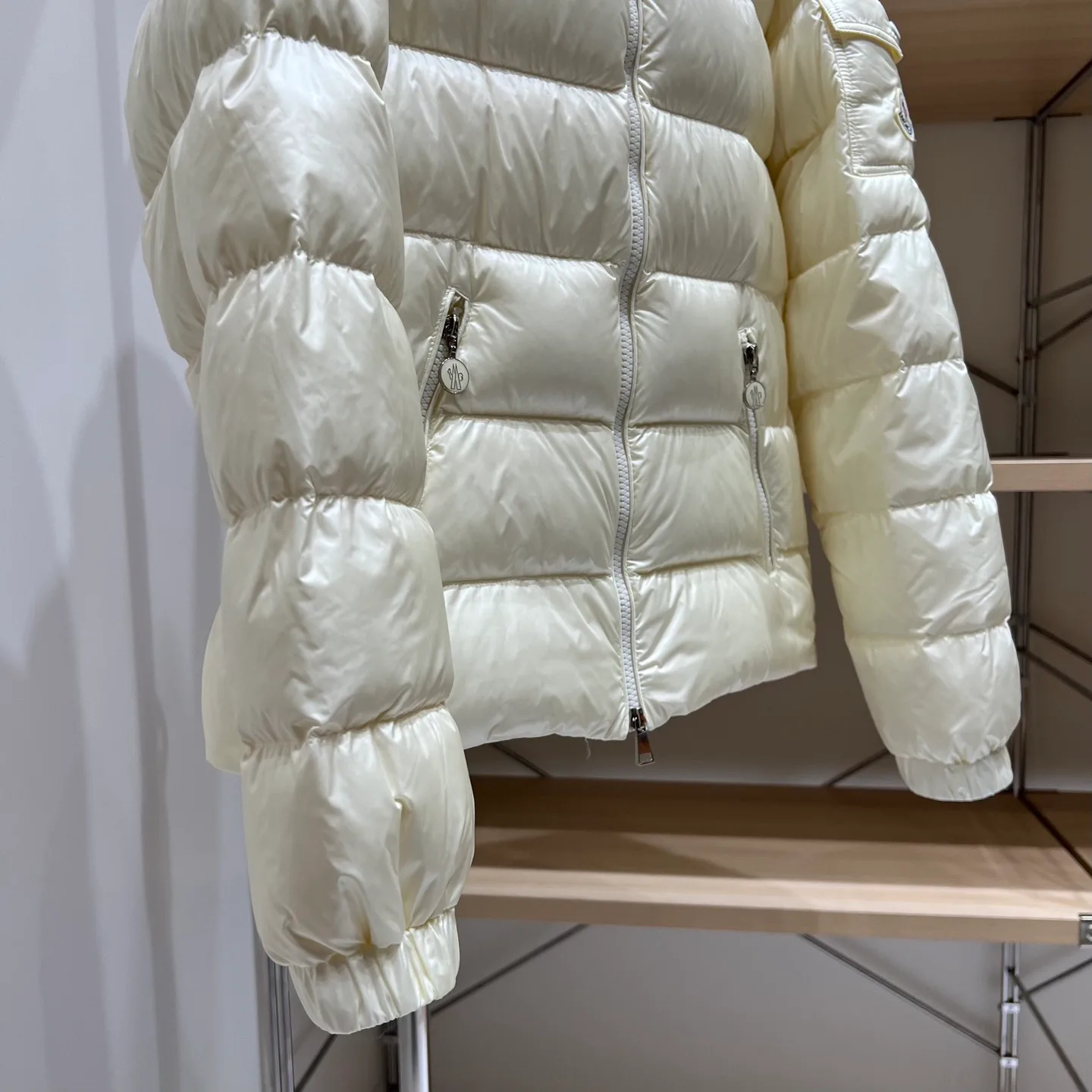 Women's Jackets And Down Jackets MONCLER 18043628