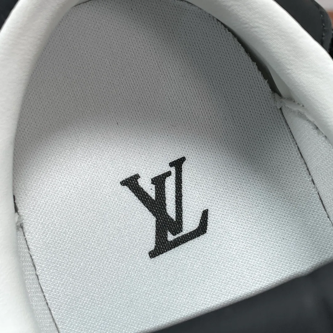 Кроссовки Мужские Louis Vuitton 18675087