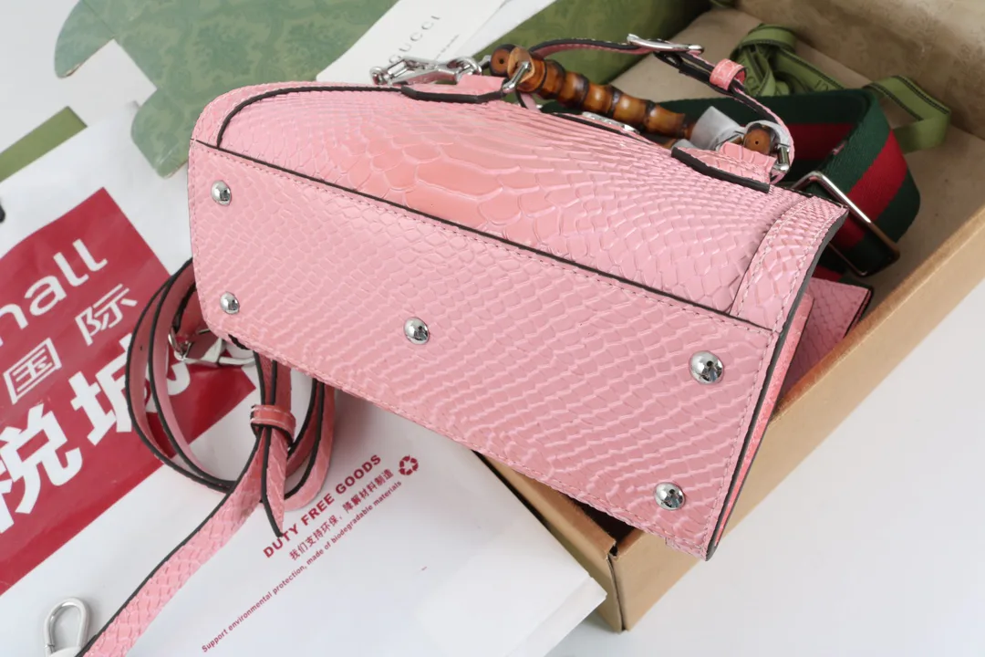 Women's Classic Handbags GUCCI 18065384