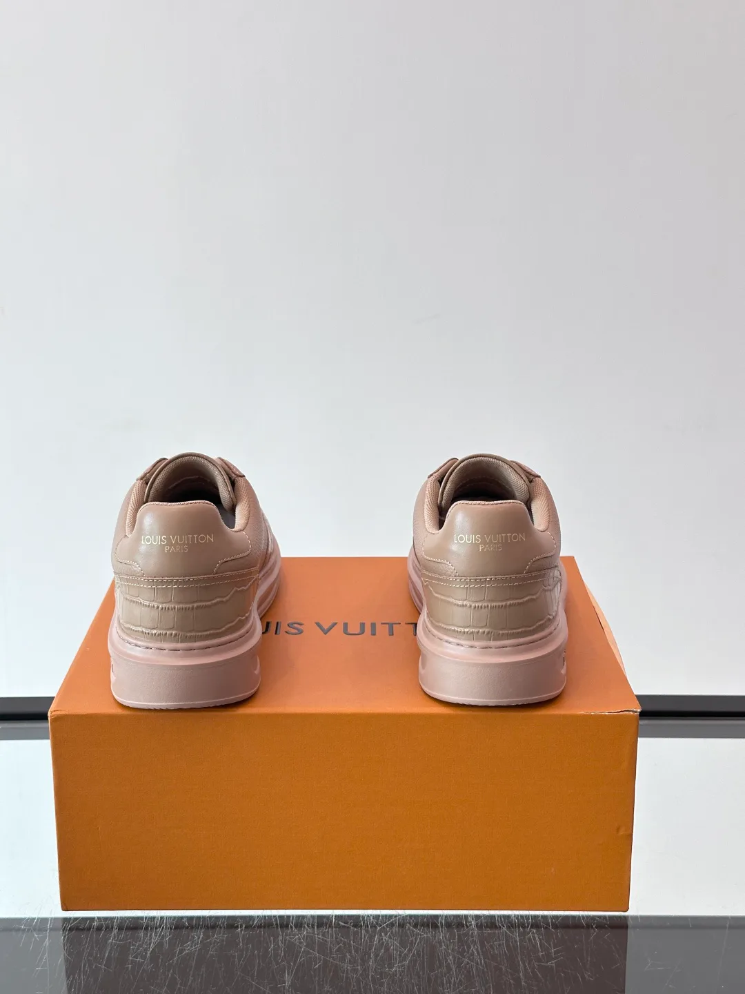 Women's Sneakers LOUIS VUITTON 18400578