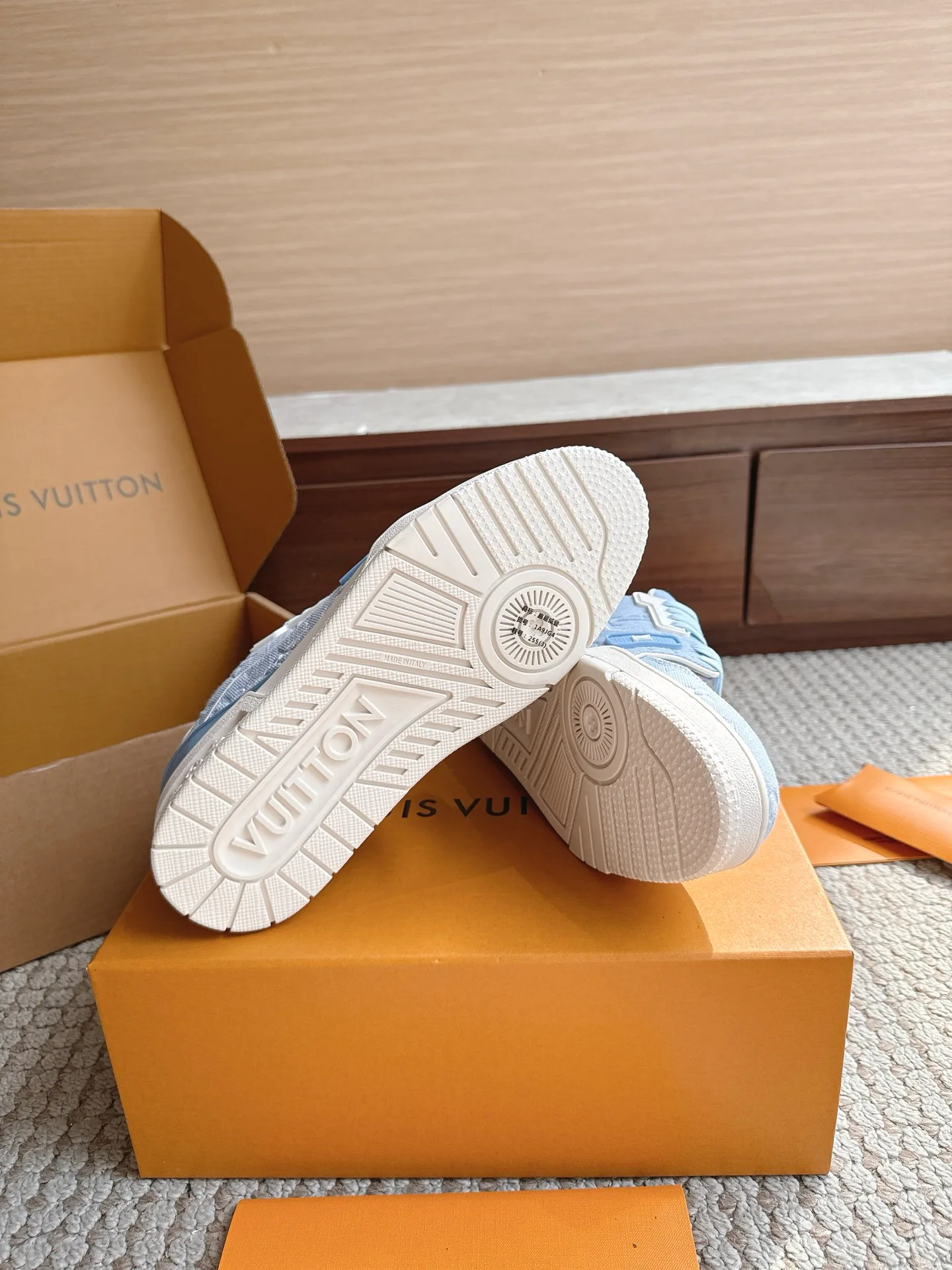 Men's Sneakers LOUIS VUITTON 17477016