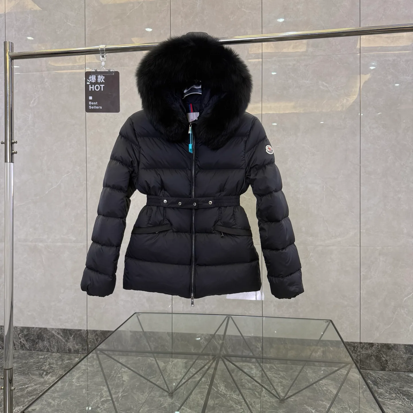 Women's Jackets And Down Jackets MONCLER 17949910
