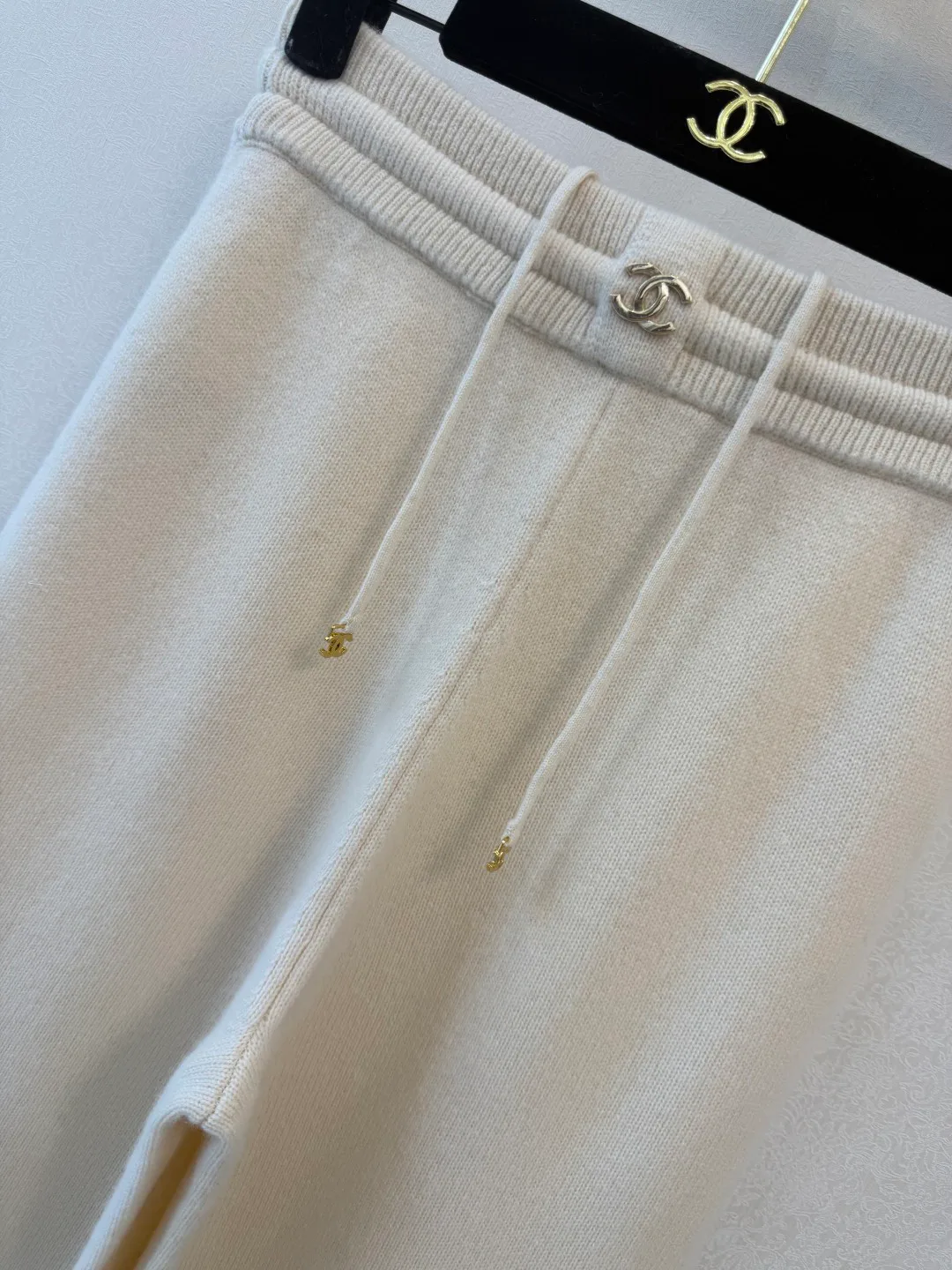 Women's Trousers CHANEL 18137812