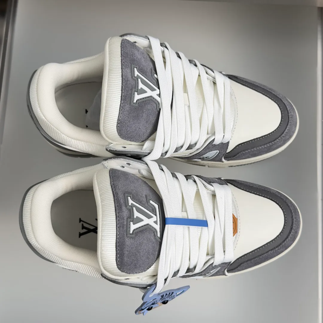Women's Sneakers LOUIS VUITTON 17950307
