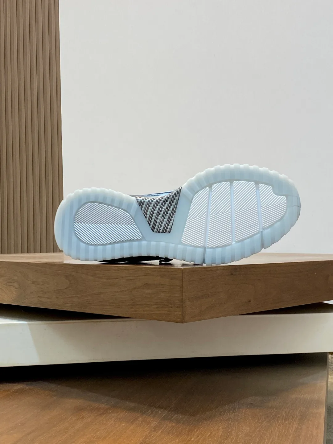 Men's Sneakers LOUIS VUITTON 18078937