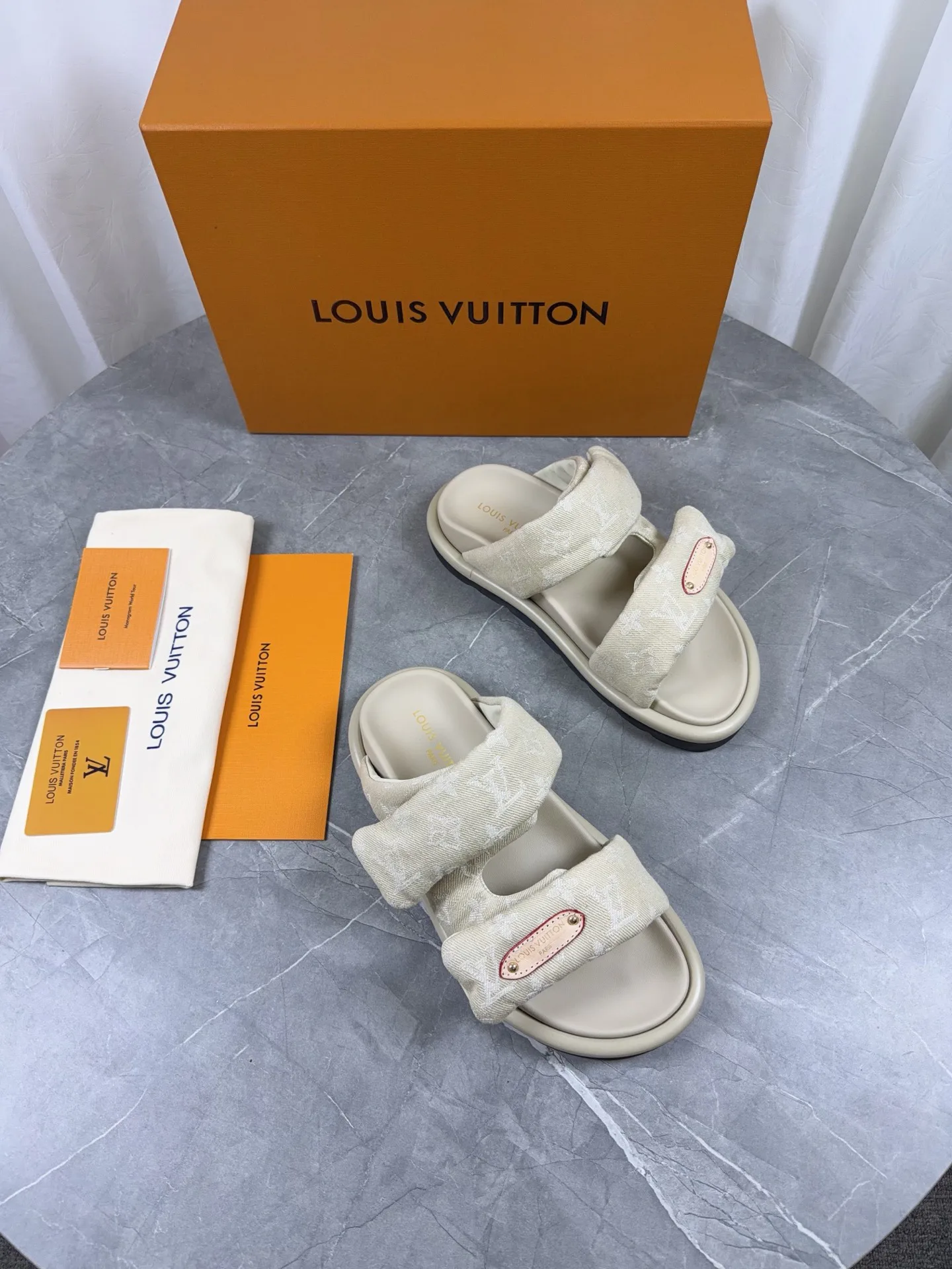 Women's Flip-Flops LOUIS VUITTON 17803867