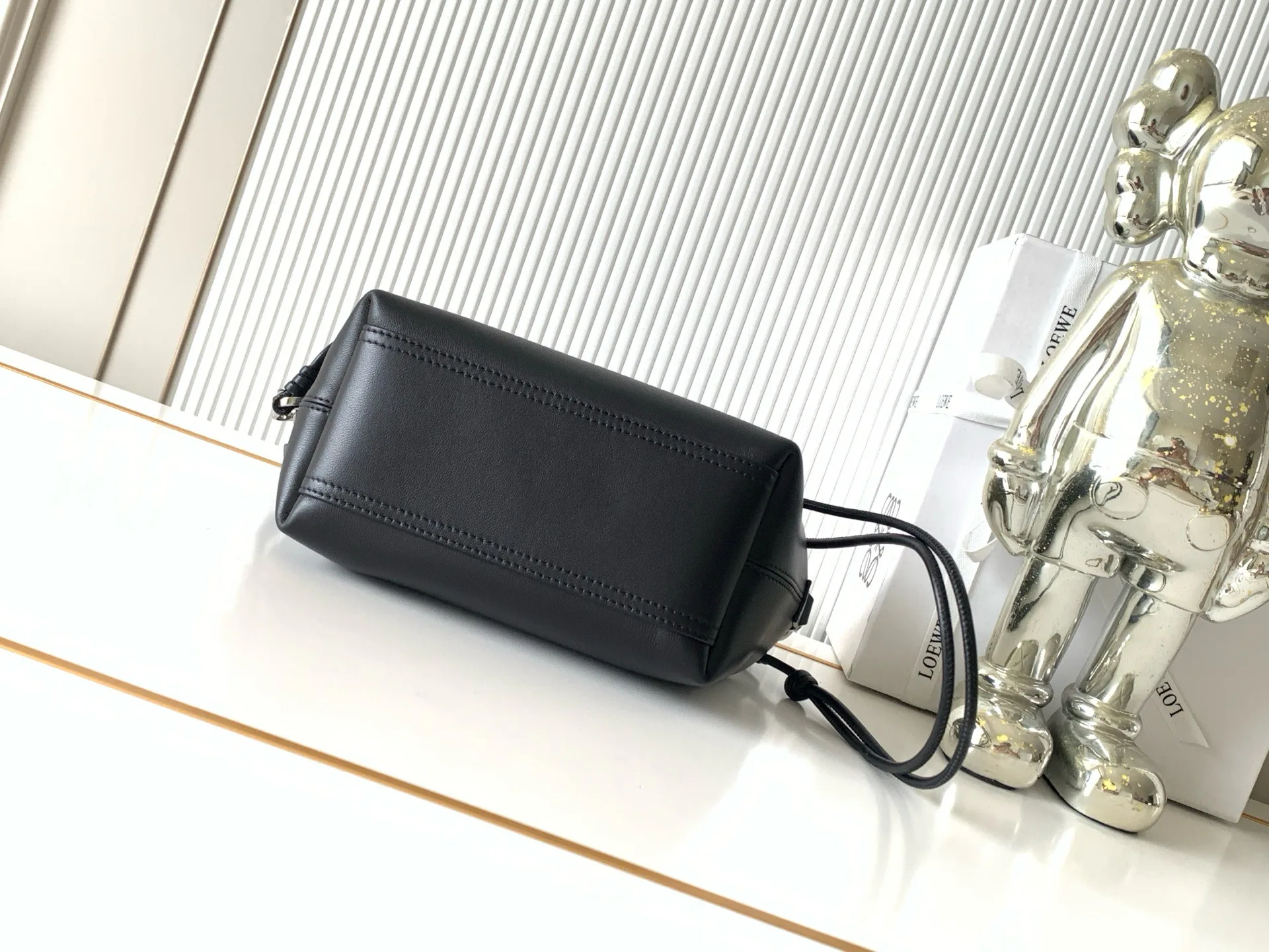 Women's Classic Handbags LOEWE 18378676