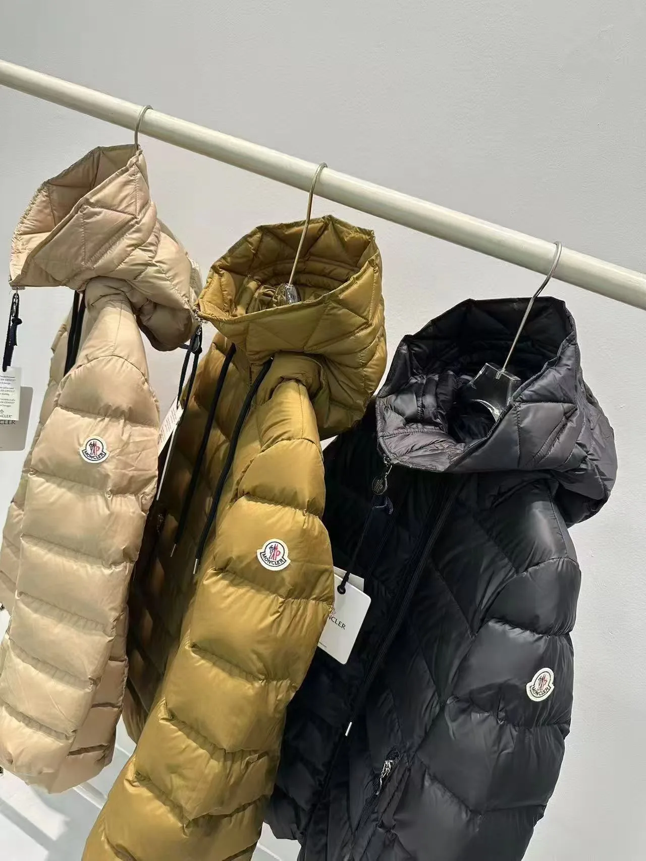 Women's Jackets And Down Jackets MONCLER 18523558