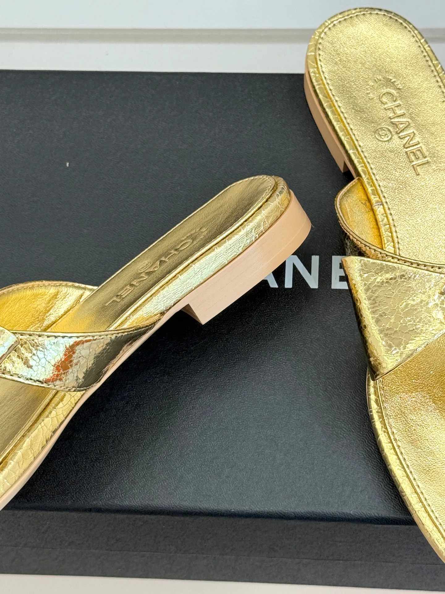 Women's Flip-Flops CHANEL 16965748